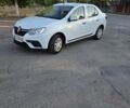 Белый Рено Логан, объемом двигателя 1 л и пробегом 207 тыс. км за 4997 $, фото 1 на Automoto.ua