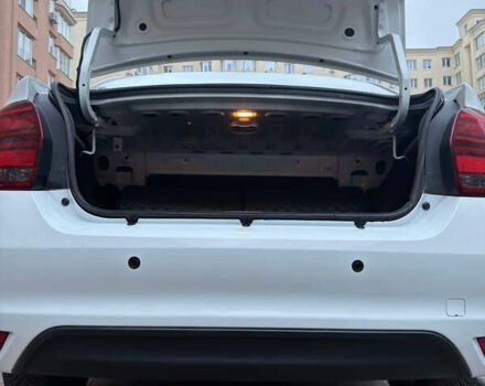 Белый Рено Логан, объемом двигателя 0.9 л и пробегом 88 тыс. км за 10500 $, фото 11 на Automoto.ua