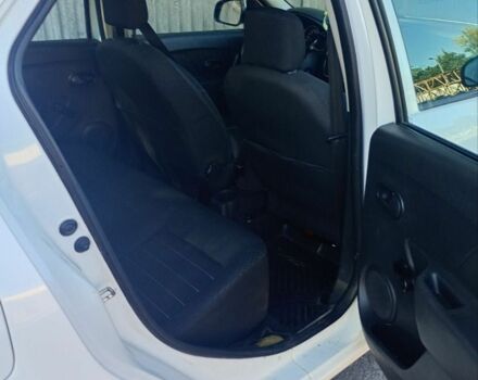 Белый Рено Логан, объемом двигателя 1 л и пробегом 282 тыс. км за 3750 $, фото 4 на Automoto.ua