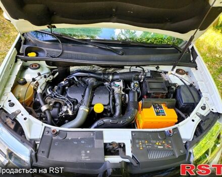 Белый Рено Логан, объемом двигателя 1.5 л и пробегом 164 тыс. км за 6400 $, фото 5 на Automoto.ua