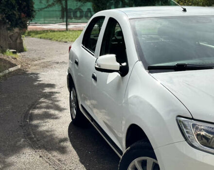 Белый Рено Логан, объемом двигателя 1 л и пробегом 220 тыс. км за 5850 $, фото 2 на Automoto.ua