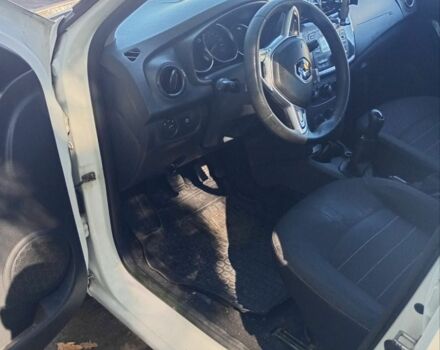 Белый Рено Логан, объемом двигателя 1 л и пробегом 282 тыс. км за 3750 $, фото 8 на Automoto.ua