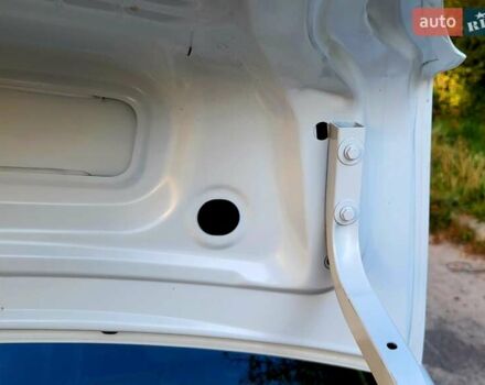 Белый Рено Логан, объемом двигателя 1.46 л и пробегом 77 тыс. км за 8500 $, фото 18 на Automoto.ua