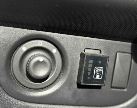 Белый Рено Логан, объемом двигателя 1 л и пробегом 220 тыс. км за 5850 $, фото 7 на Automoto.ua