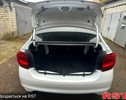 Белый Рено Логан, объемом двигателя 1.5 л и пробегом 152 тыс. км за 7500 $, фото 5 на Automoto.ua