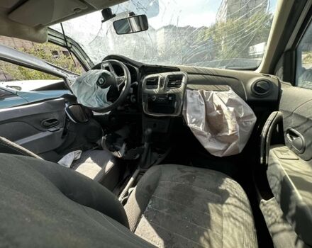 Белый Рено Логан, объемом двигателя 1 л и пробегом 95 тыс. км за 1600 $, фото 6 на Automoto.ua