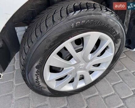 Белый Рено Логан, объемом двигателя 1 л и пробегом 105 тыс. км за 6900 $, фото 34 на Automoto.ua