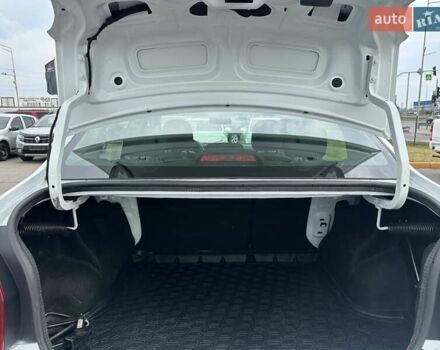 Білий Рено Логан, об'ємом двигуна 0.9 л та пробігом 82 тис. км за 9500 $, фото 9 на Automoto.ua