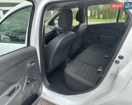 Білий Рено Логан, об'ємом двигуна 0.9 л та пробігом 27 тис. км за 9350 $, фото 10 на Automoto.ua
