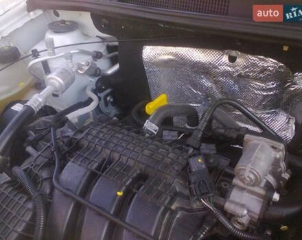 Белый Рено Логан, объемом двигателя 1 л и пробегом 70 тыс. км за 8300 $, фото 5 на Automoto.ua