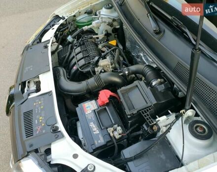 Белый Рено Логан, объемом двигателя 1 л и пробегом 52 тыс. км за 8500 $, фото 17 на Automoto.ua