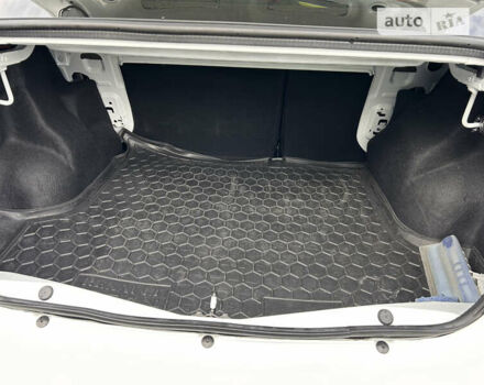 Білий Рено Логан, об'ємом двигуна 0.9 л та пробігом 60 тис. км за 11100 $, фото 5 на Automoto.ua