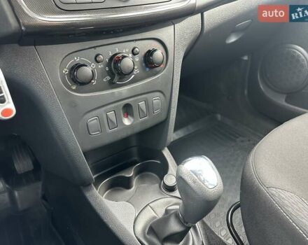 Білий Рено Логан, об'ємом двигуна 0.9 л та пробігом 82 тис. км за 9500 $, фото 21 на Automoto.ua