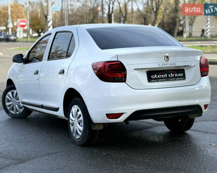 Белый Рено Логан, объемом двигателя 1.5 л и пробегом 143 тыс. км за 7999 $, фото 5 на Automoto.ua