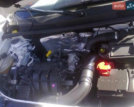 Білий Рено Логан, об'ємом двигуна 1 л та пробігом 70 тис. км за 8899 $, фото 4 на Automoto.ua