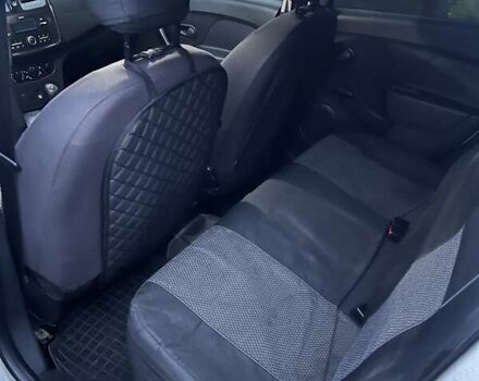 Білий Рено Логан, об'ємом двигуна 1 л та пробігом 99 тис. км за 8150 $, фото 7 на Automoto.ua