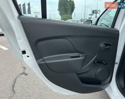 Білий Рено Логан, об'ємом двигуна 0.9 л та пробігом 82 тис. км за 9500 $, фото 26 на Automoto.ua