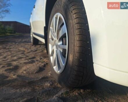 Білий Рено Логан, об'ємом двигуна 1.46 л та пробігом 17 тис. км за 13000 $, фото 2 на Automoto.ua