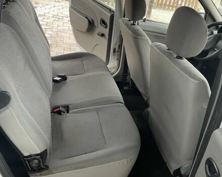 Білий Рено Логан, об'ємом двигуна 1.4 л та пробігом 200 тис. км за 1500 $, фото 3 на Automoto.ua