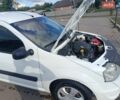 Белый Рено Логан, объемом двигателя 1.4 л и пробегом 350 тыс. км за 3519 $, фото 3 на Automoto.ua