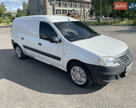 Белый Рено Логан, объемом двигателя 1.6 л и пробегом 262 тыс. км за 3500 $, фото 2 на Automoto.ua