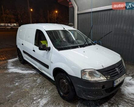 Белый Рено Логан, объемом двигателя 1.5 л и пробегом 320 тыс. км за 4255 $, фото 3 на Automoto.ua