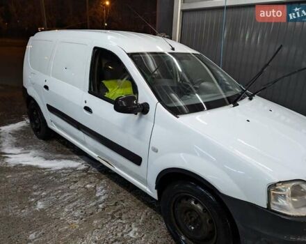 Белый Рено Логан, объемом двигателя 1.5 л и пробегом 320 тыс. км за 4255 $, фото 2 на Automoto.ua