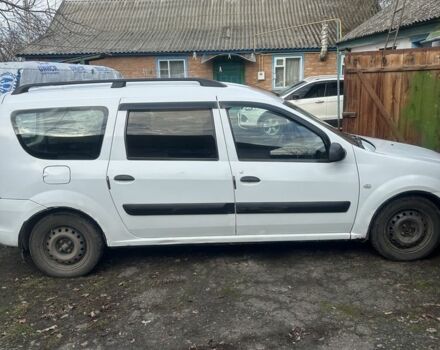 Белый Рено Логан, объемом двигателя 1.5 л и пробегом 300 тыс. км за 5500 $, фото 2 на Automoto.ua