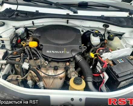 Белый Рено Логан, объемом двигателя 1.6 л и пробегом 170 тыс. км за 3500 $, фото 4 на Automoto.ua