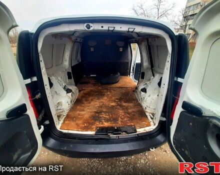 Белый Рено Логан, объемом двигателя 1.6 л и пробегом 170 тыс. км за 3500 $, фото 5 на Automoto.ua