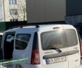 Белый Рено Логан, объемом двигателя 1.5 л и пробегом 300 тыс. км за 5100 $, фото 1 на Automoto.ua