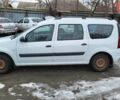 Белый Рено Логан, объемом двигателя 1.6 л и пробегом 300 тыс. км за 4950 $, фото 1 на Automoto.ua
