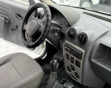 Белый Рено Логан, объемом двигателя 1.6 л и пробегом 219 тыс. км за 5475 $, фото 13 на Automoto.ua