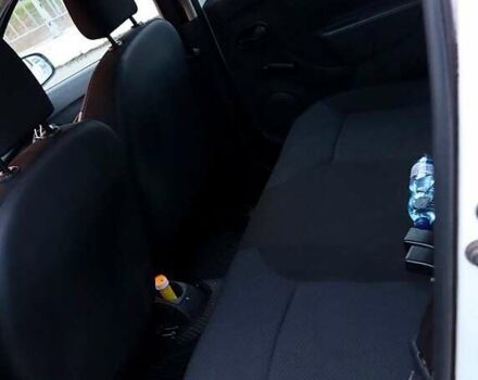 Білий Рено Логан, об'ємом двигуна 1.1 л та пробігом 205 тис. км за 6500 $, фото 9 на Automoto.ua