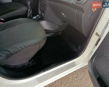 Рено Логан 2014 в Никополе на Automoto.ua Белый Рено Логан, объемом двигателя 1.46 л и пробегом 170 тыс. км за 8700 $, фото 14 на Automoto.ua