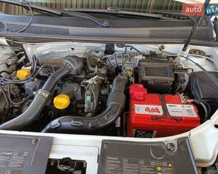 Рено Логан 2014 в Никополе на Automoto.ua Белый Рено Логан, объемом двигателя 1.46 л и пробегом 170 тыс. км за 8700 $, фото 12 на Automoto.ua