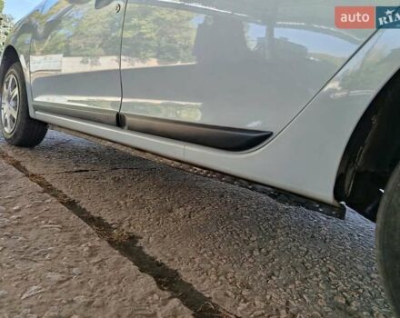 Рено Логан 2014 в Никополе на Automoto.ua Белый Рено Логан, объемом двигателя 1.46 л и пробегом 170 тыс. км за 8700 $, фото 3 на Automoto.ua