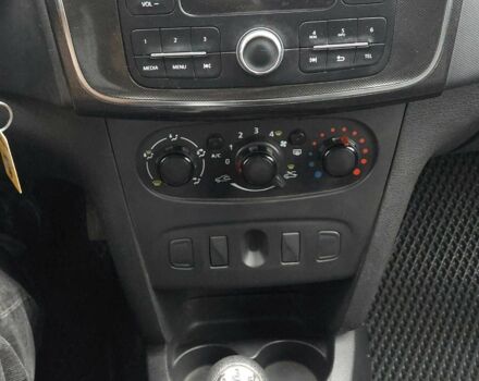 Белый Рено Логан, объемом двигателя 1.5 л и пробегом 75 тыс. км за 9999 $, фото 5 на Automoto.ua