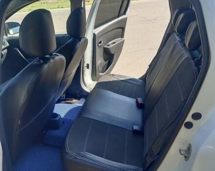 Белый Рено Логан, объемом двигателя 0.9 л и пробегом 50 тыс. км за 11000 $, фото 3 на Automoto.ua
