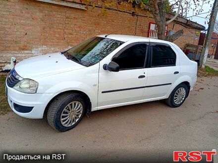 Белый Рено Логан, объемом двигателя 1.4 л и пробегом 300 тыс. км за 3500 $, фото 1 на Automoto.ua