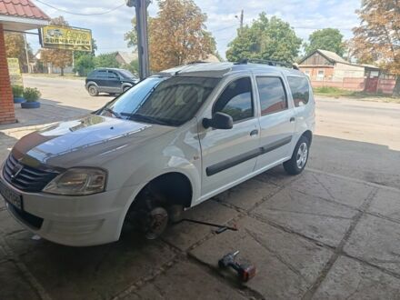 Белый Рено Логан, объемом двигателя 1.4 л и пробегом 350 тыс. км за 3519 $, фото 1 на Automoto.ua