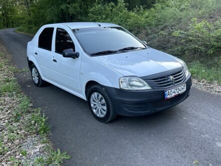 Рено Логан 2010 у Мукачеве на Automoto.ua Білий Рено Логан, об'ємом двигуна 1.4 л та пробігом 265 тис. км за 3200 $, фото 1 на Automoto.ua