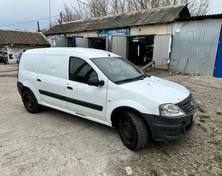 Белый Рено Логан, объемом двигателя 5 л и пробегом 280 тыс. км за 3873 $, фото 1 на Automoto.ua