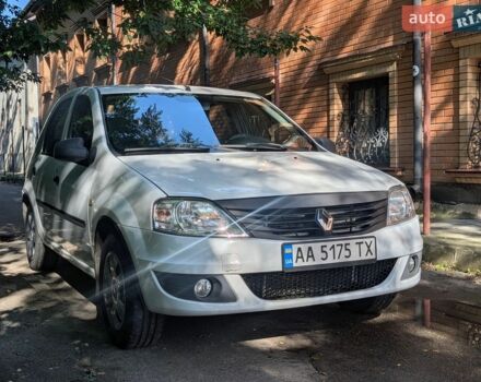 Білий Рено Логан, об'ємом двигуна 1.39 л та пробігом 450 тис. км за 3600 $, фото 1 на Automoto.ua