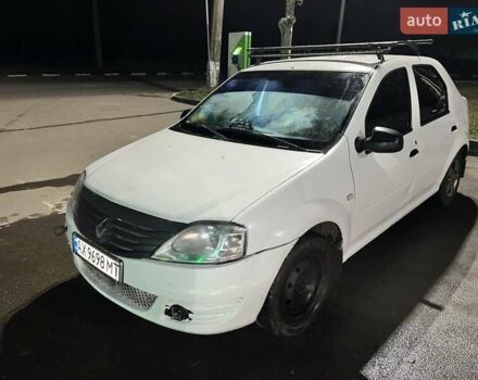 Белый Рено Логан, объемом двигателя 1.4 л и пробегом 349 тыс. км за 3500 $, фото 1 на Automoto.ua