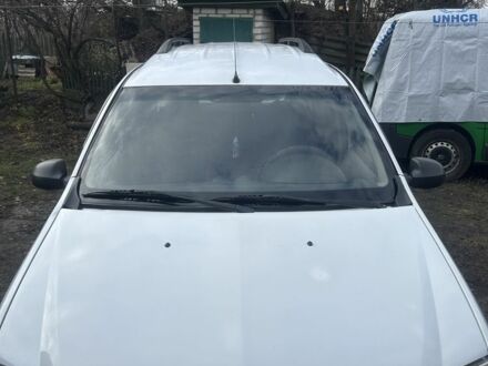 Белый Рено Логан, объемом двигателя 1.5 л и пробегом 300 тыс. км за 5500 $, фото 1 на Automoto.ua