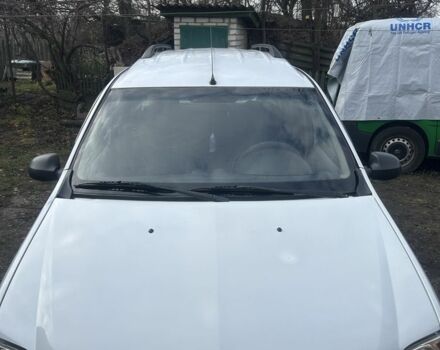 Белый Рено Логан, объемом двигателя 1.5 л и пробегом 300 тыс. км за 5500 $, фото 1 на Automoto.ua