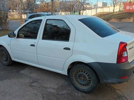 Білий Рено Логан, об'ємом двигуна 1.39 л та пробігом 132 тис. км за 5000 $, фото 1 на Automoto.ua