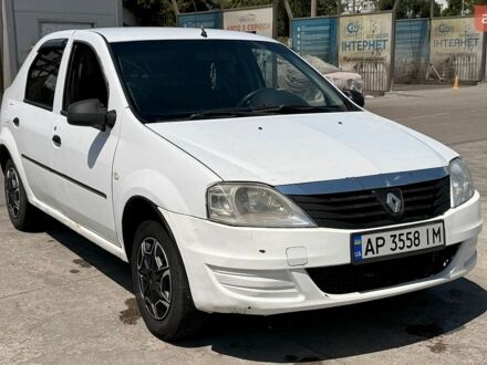 Белый Рено Логан, объемом двигателя 1.4 л и пробегом 175 тыс. км за 2500 $, фото 1 на Automoto.ua