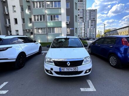 Белый Рено Логан, объемом двигателя 1.4 л и пробегом 105 тыс. км за 2500 $, фото 1 на Automoto.ua